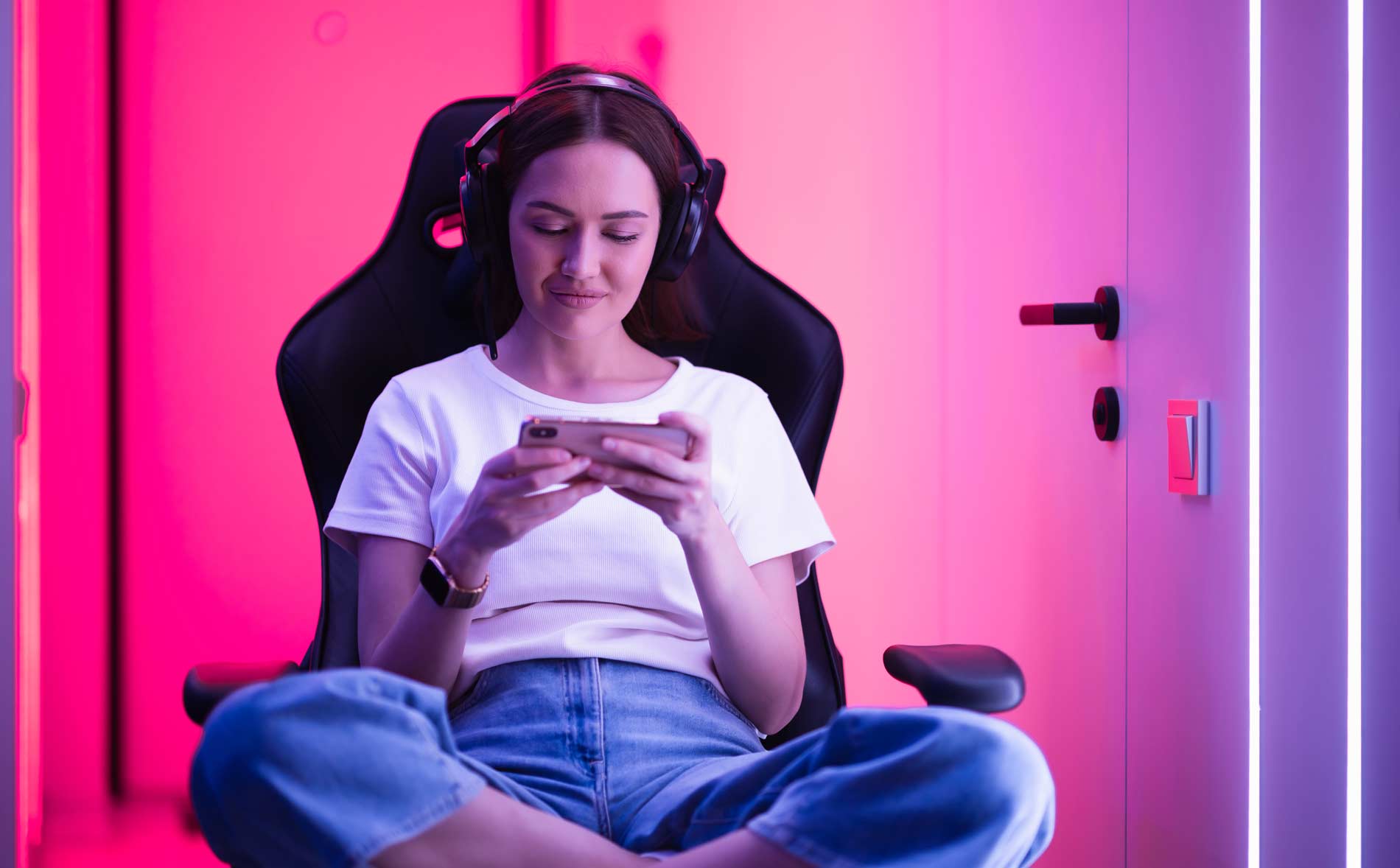 In-Game Buying Secrets: Tackling Mobile Gaming Debt